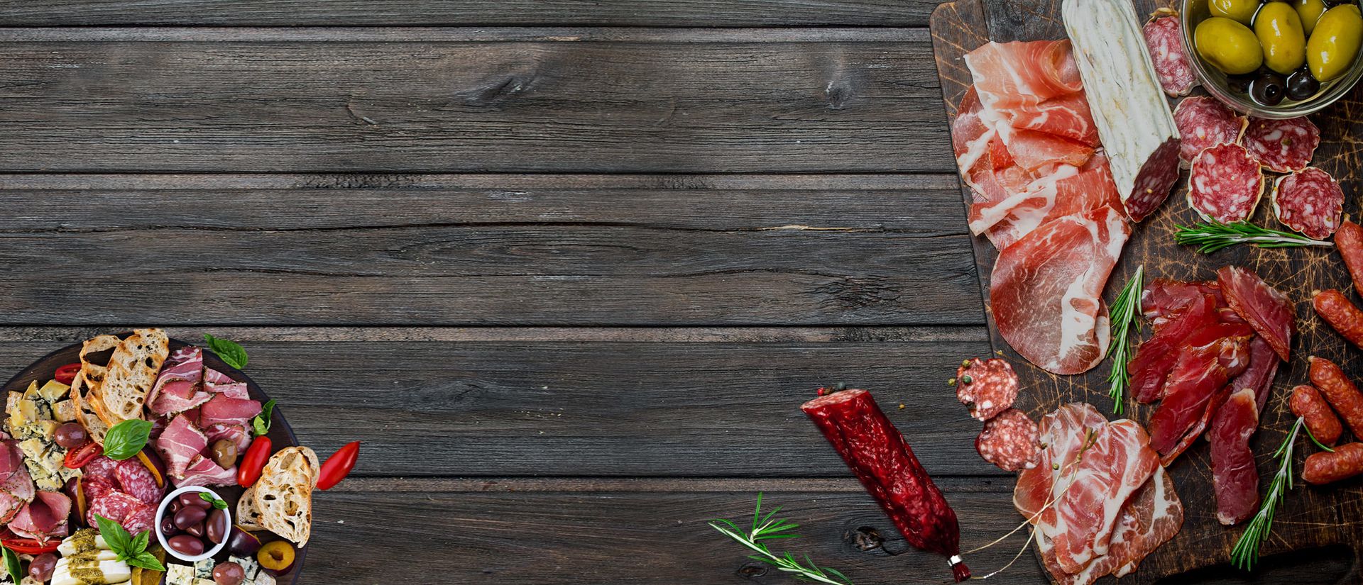 Tischplatte mit reichlichen Wurst und Fleischprodukten